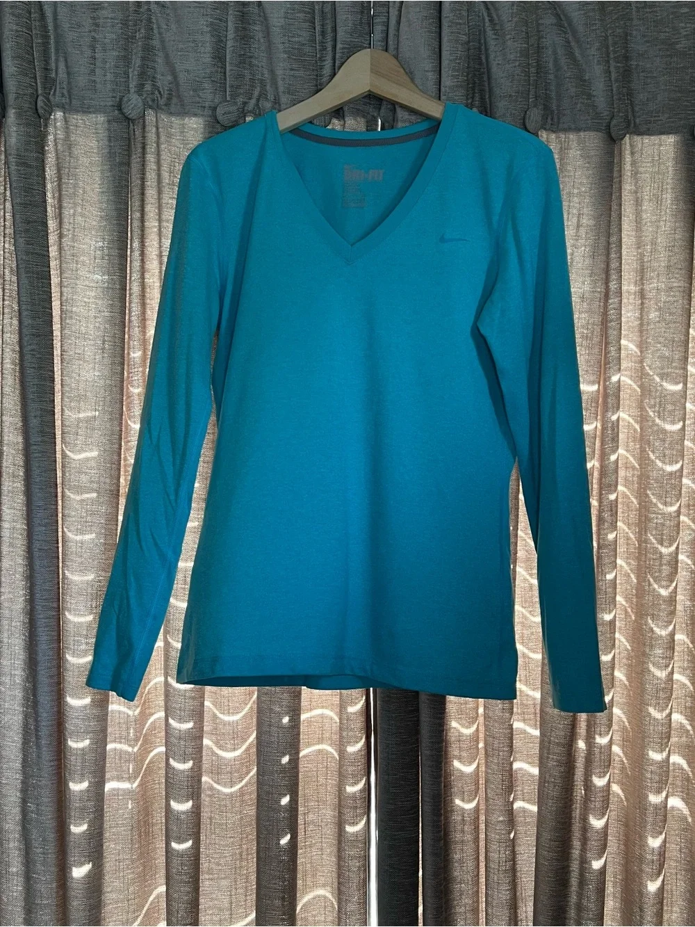 Nike Dri Fit Regular Fit Teal V-Neck Long Sleeve Athletic Top Size Medium